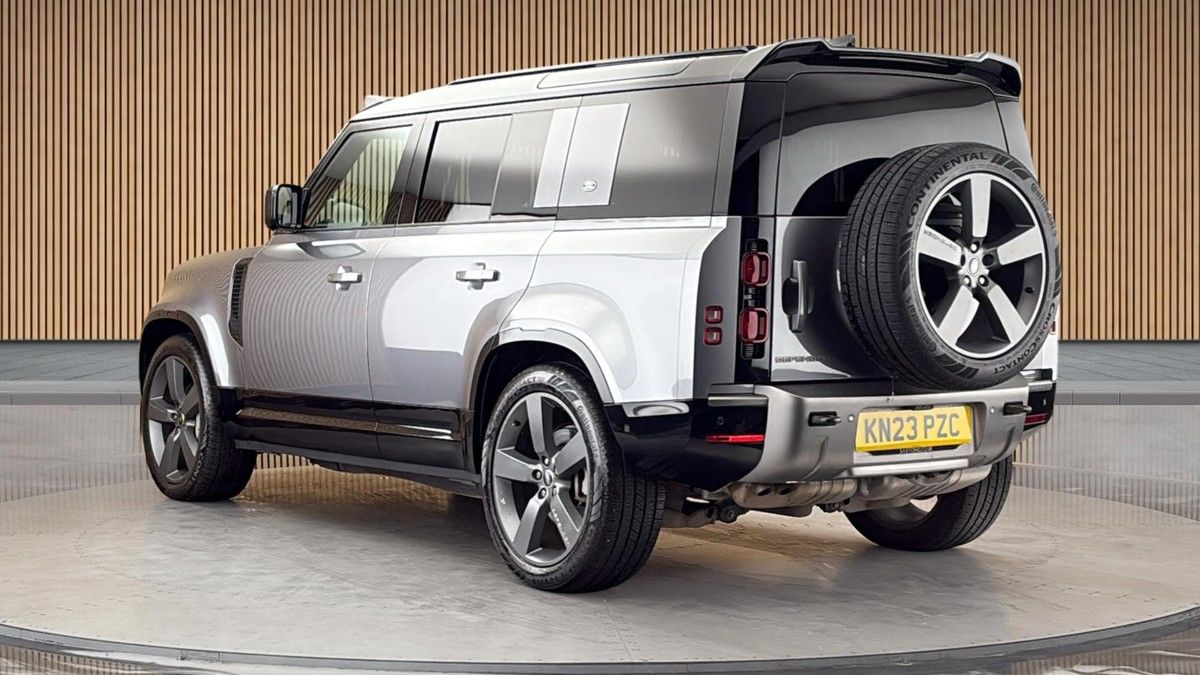 Land Rover Defender 110 Image 2