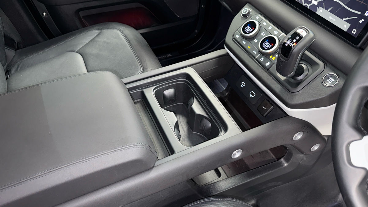 Land Rover Defender 110 Urban Image 16