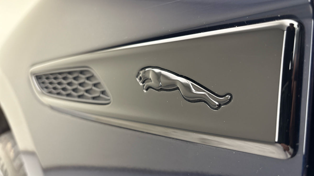 Jaguar F-PACE Image 26