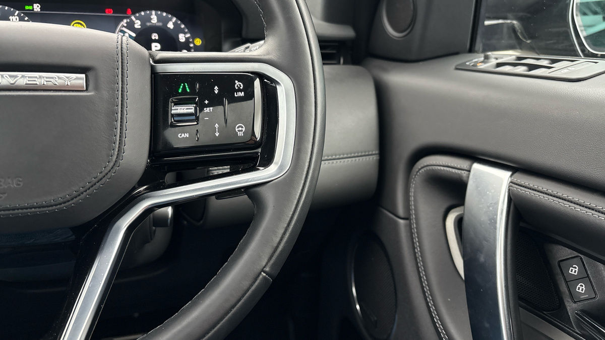 Land Rover Discovery Sport Image 14