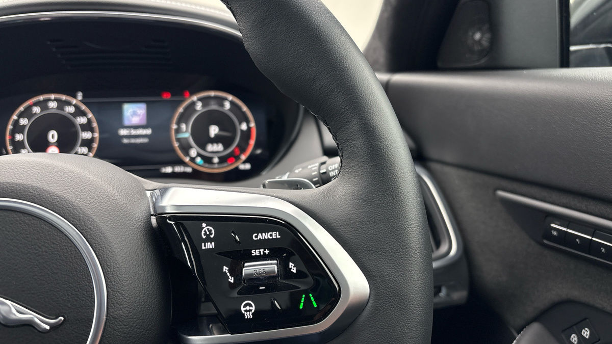 Jaguar E-PACE Image 14