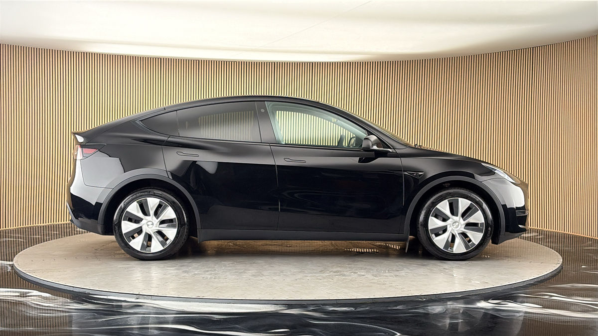 Tesla Model Y Image 16