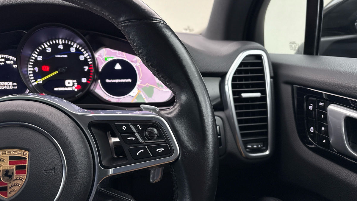 Porsche Cayenne Image 14