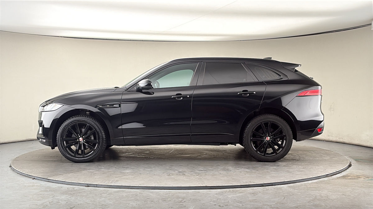 Jaguar F-PACE Image 15