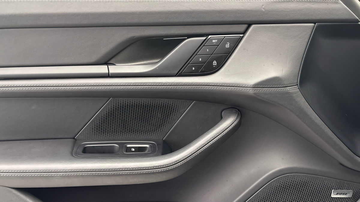 Porsche Taycan Image 19