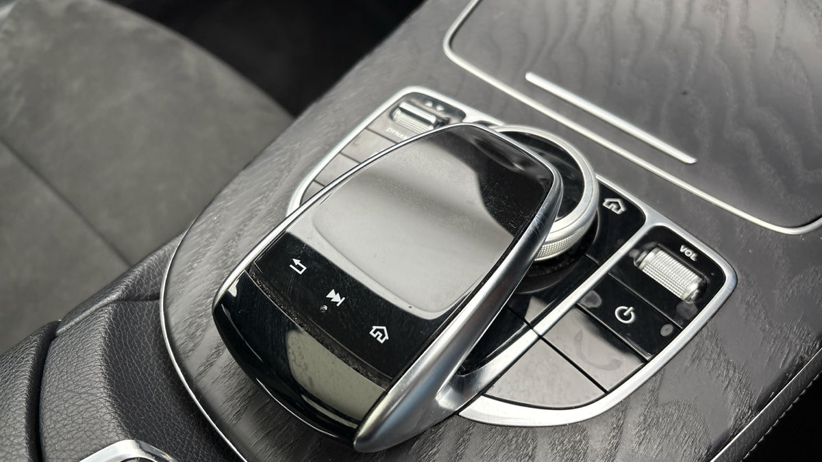 Mercedes-Benz E Class Image 26