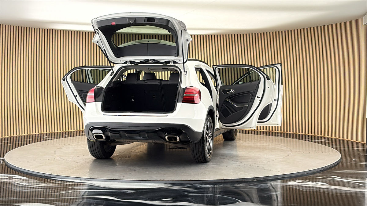 More views of Mercedes-Benz GLA