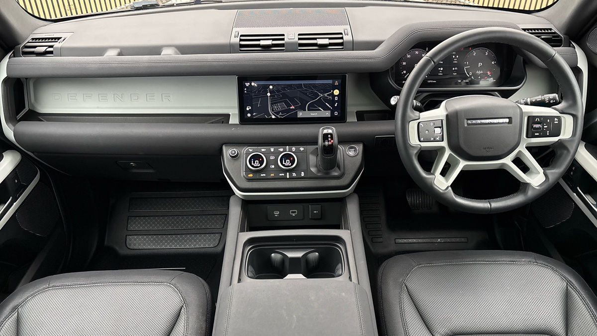 Land Rover Defender 110 Image 12