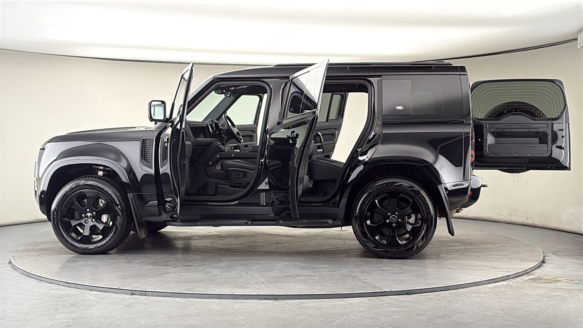 More views of Land Rover Defender 110