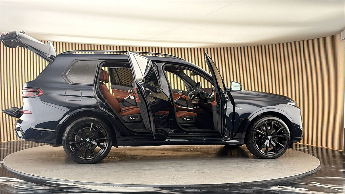 More views of BMW X7