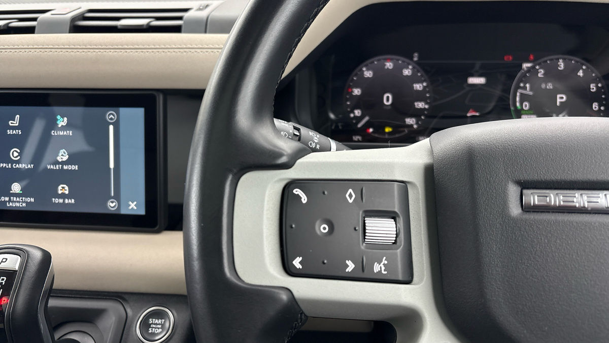 Land Rover Defender 110 Image 13