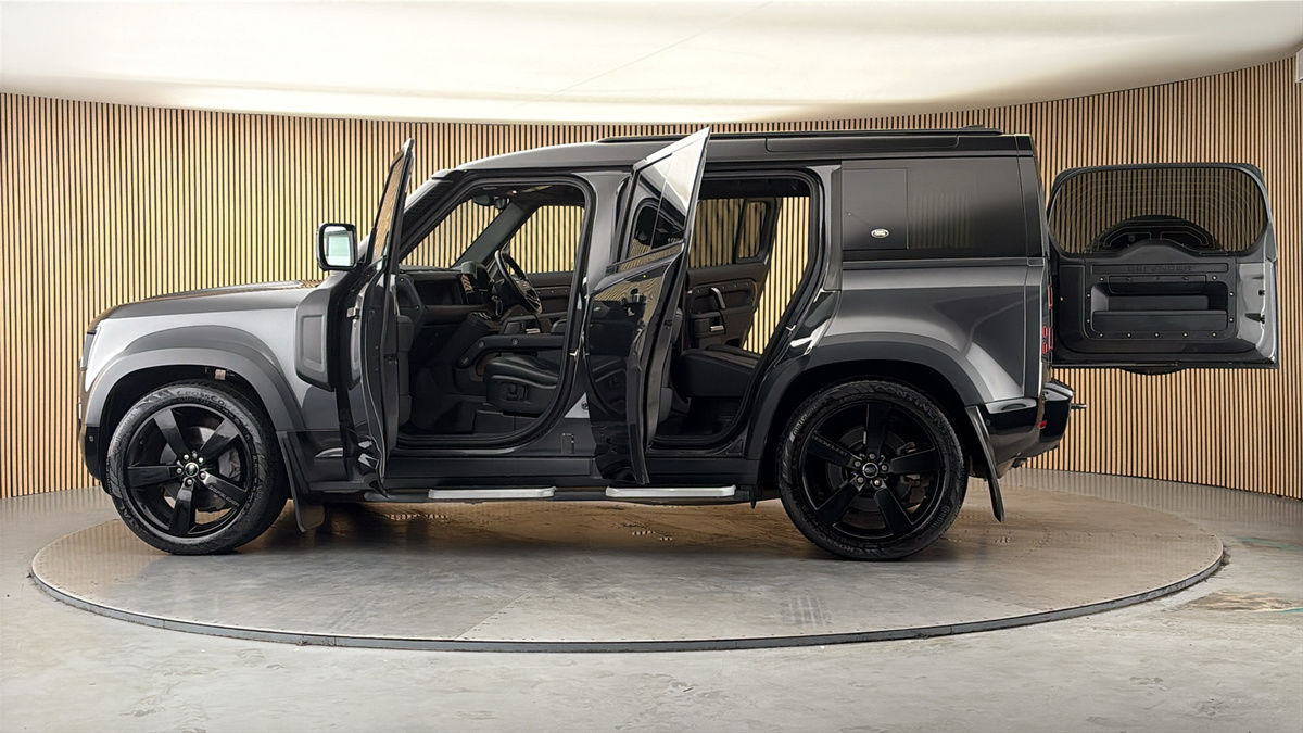 More views of Land Rover Defender 110