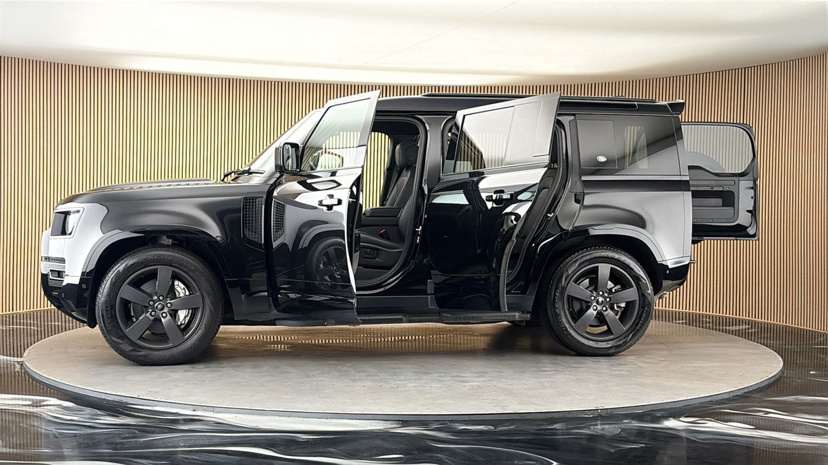 More views of Land Rover Defender 110