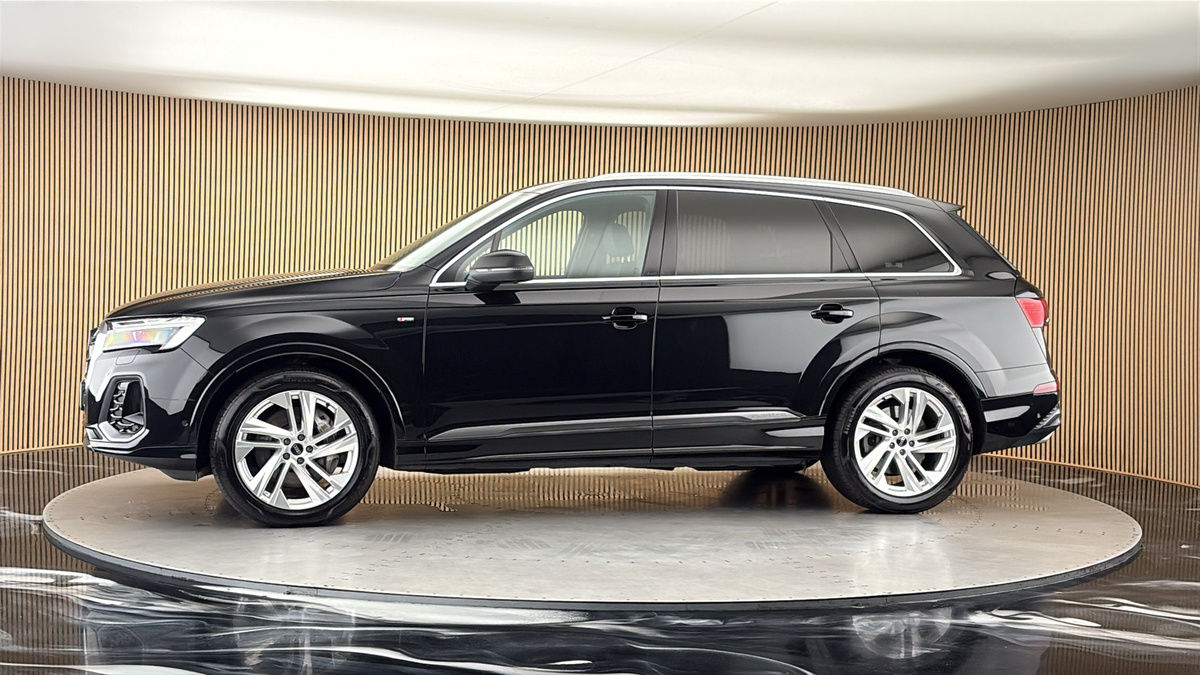 More views of Audi Q7