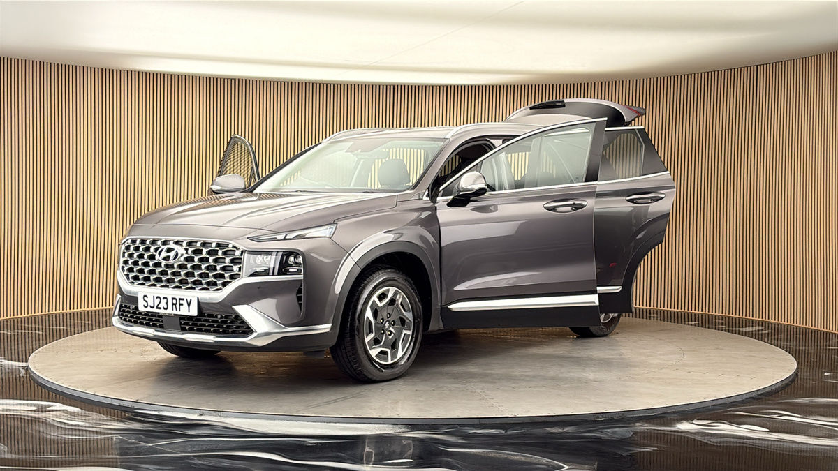More views of Hyundai Santa Fe