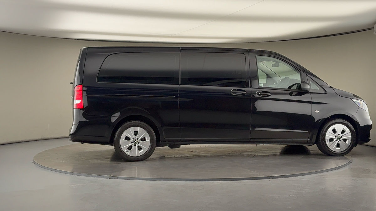 More views of Mercedes-Benz Vito