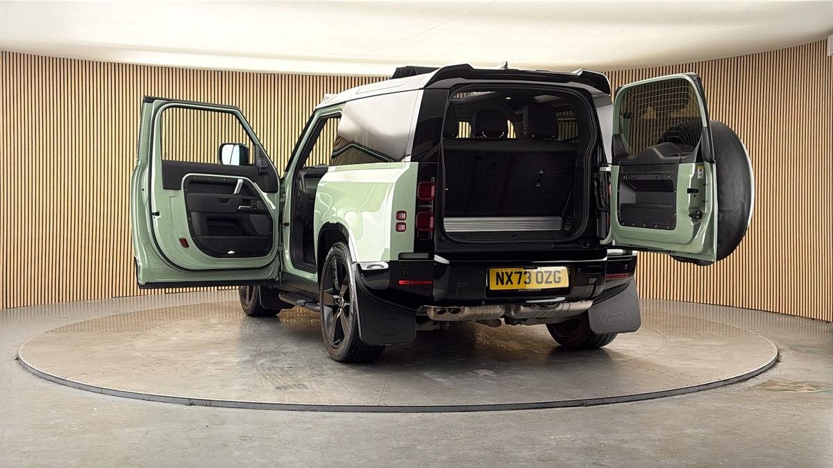 More views of Land Rover Defender 90