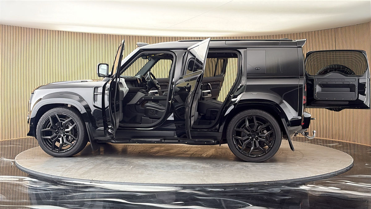 More views of Land Rover Defender 110