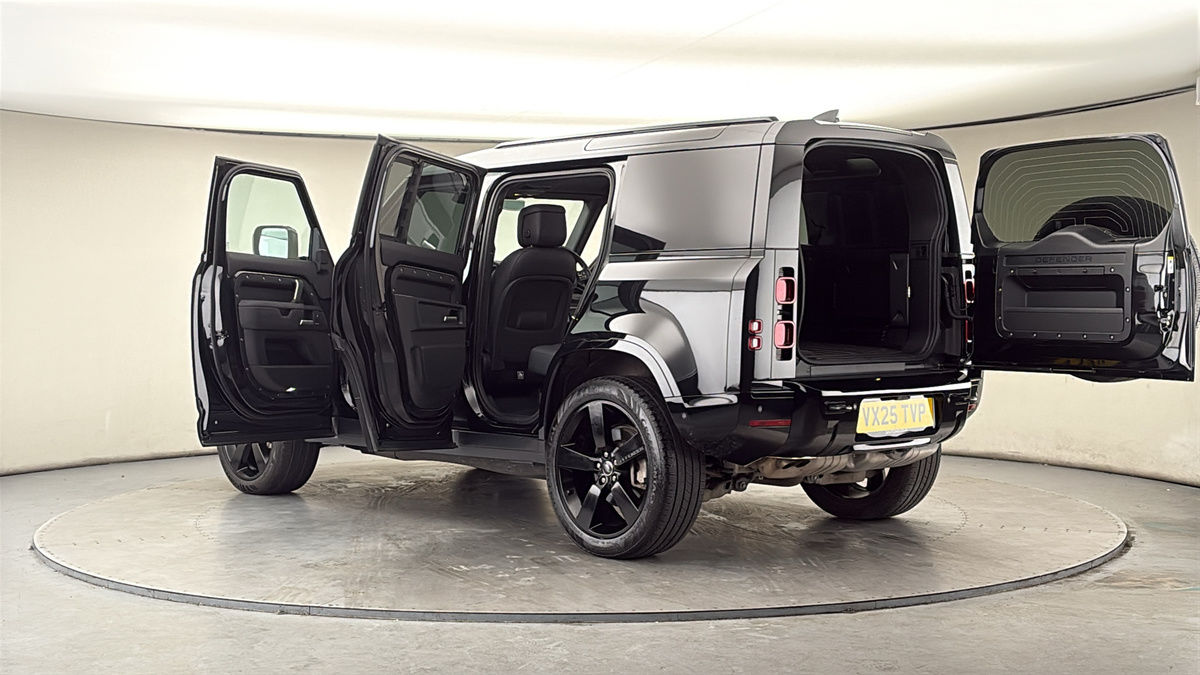 More views of Land Rover Defender 110