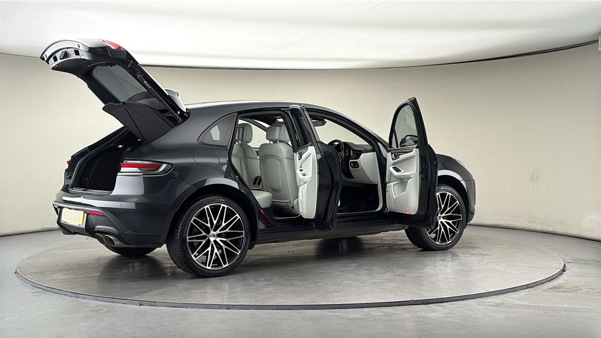 More views of Porsche Macan