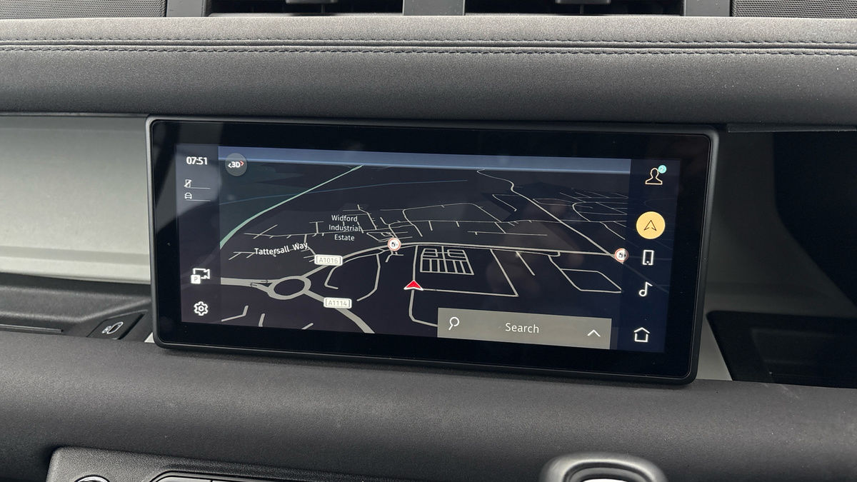 Land Rover Defender 110 Image 17