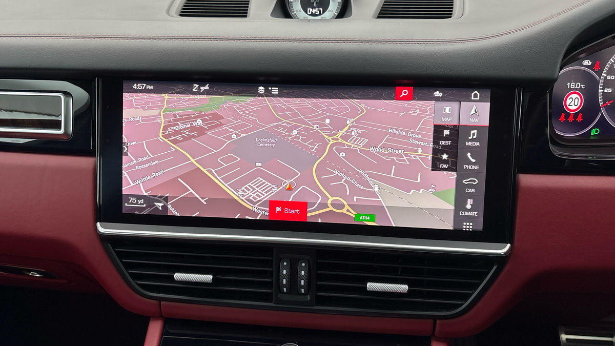 Porsche Cayenne Image 17