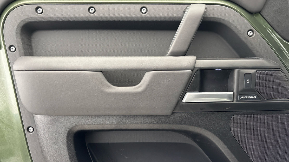 Land Rover Defender 90 Image 19