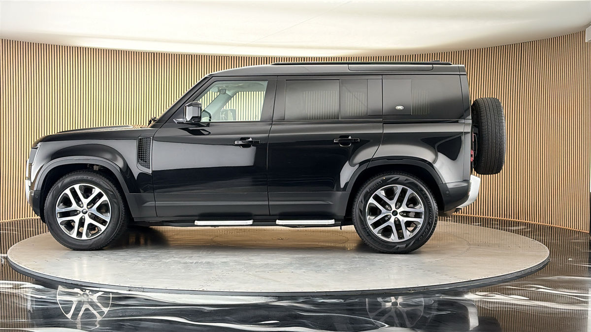 More views of Land Rover Defender 110