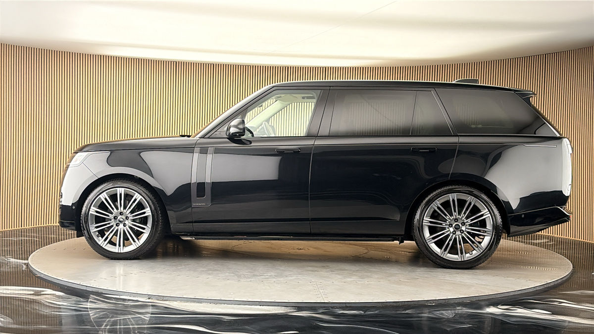 More views of Land Rover Range Rover
