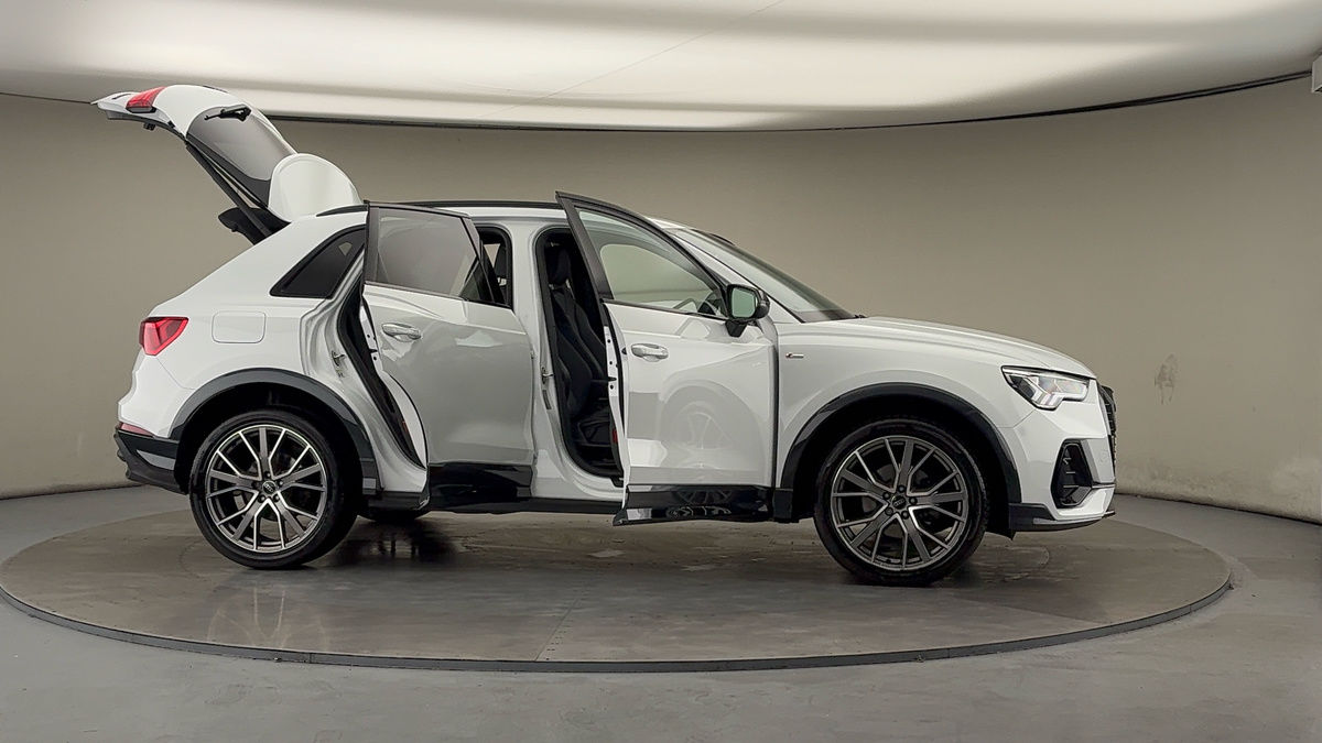 More views of Audi Q3