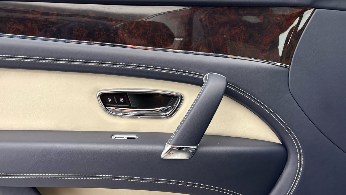 Bentley Bentayga Image 19