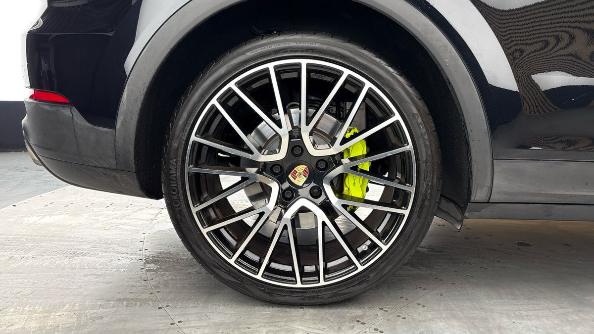 Porsche Cayenne Image 10
