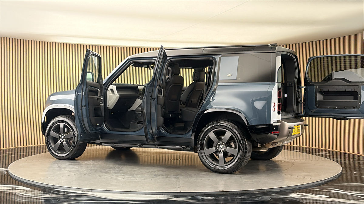 More views of Land Rover Defender 110