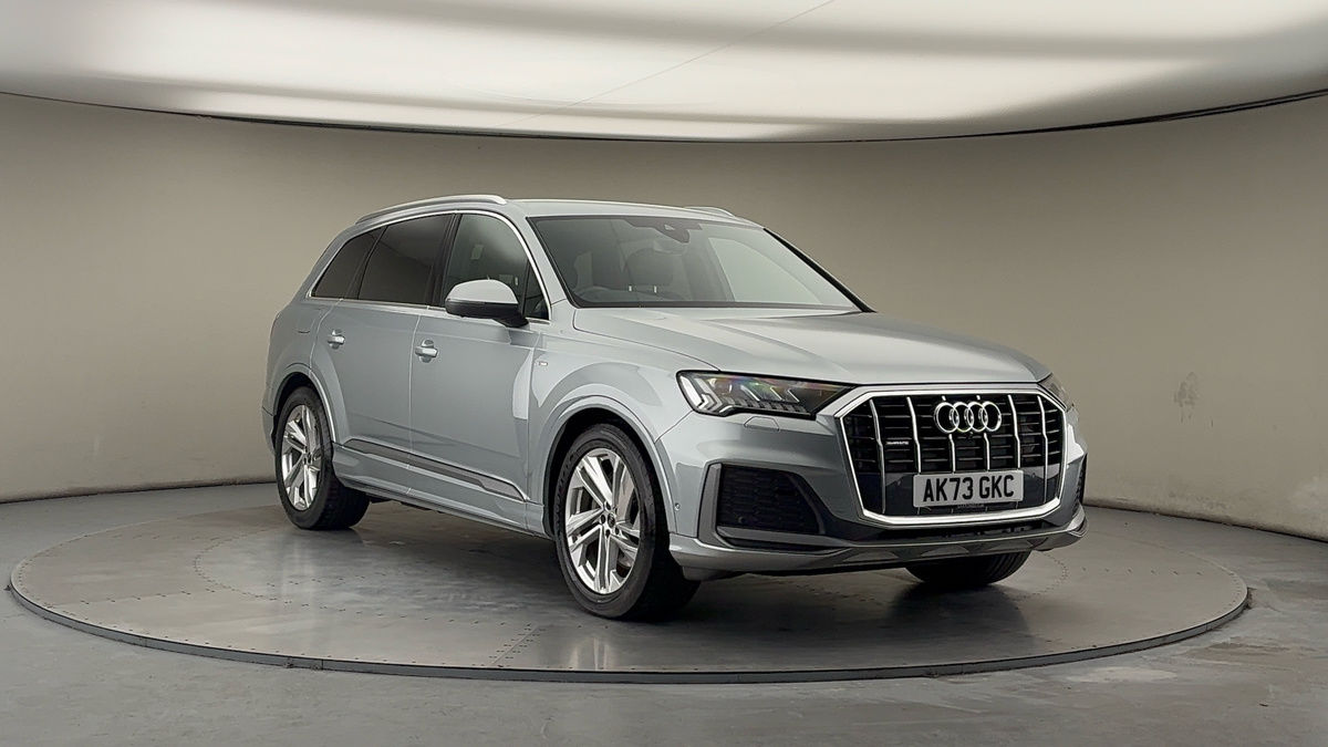 Audi Q7 Sticky Header Image