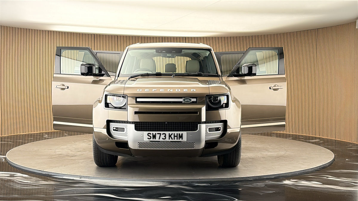More views of Land Rover Defender 110