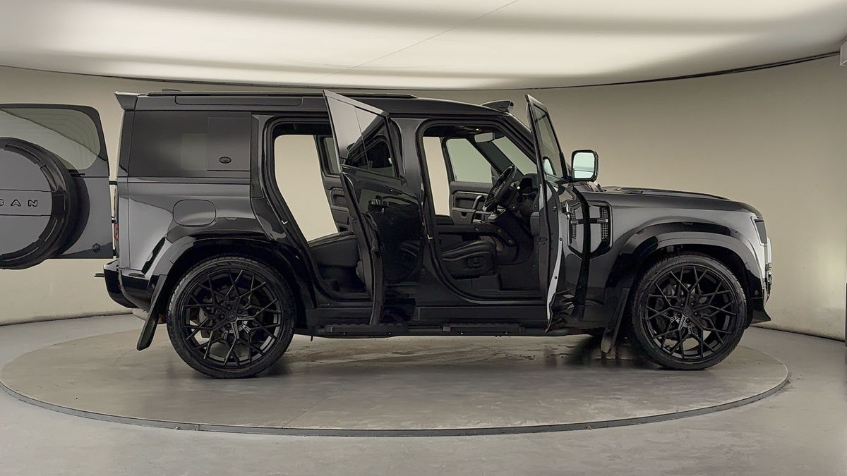 More views of Land Rover Defender 110