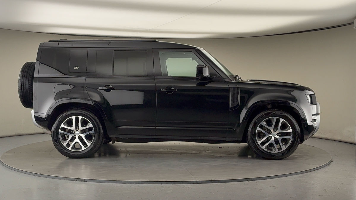 Land Rover Defender 110 Image 16