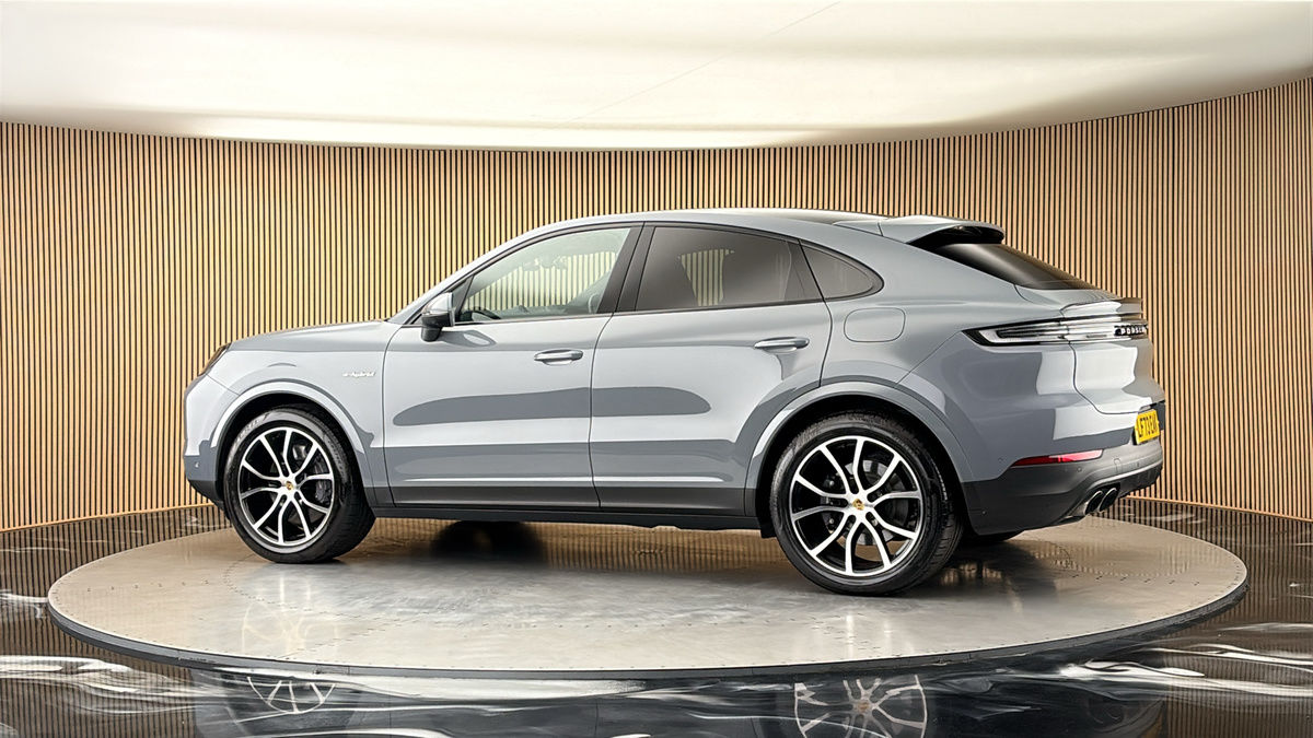 More views of Porsche Cayenne
