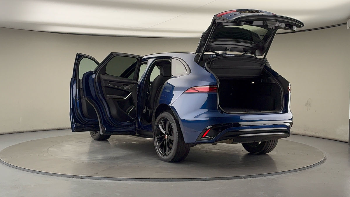 Jaguar F-PACE Image 23