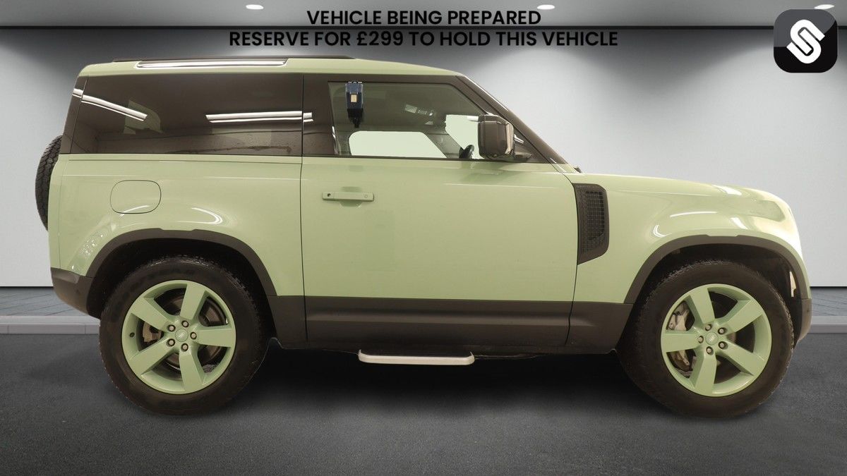 Land Rover Defender 90 Image 5