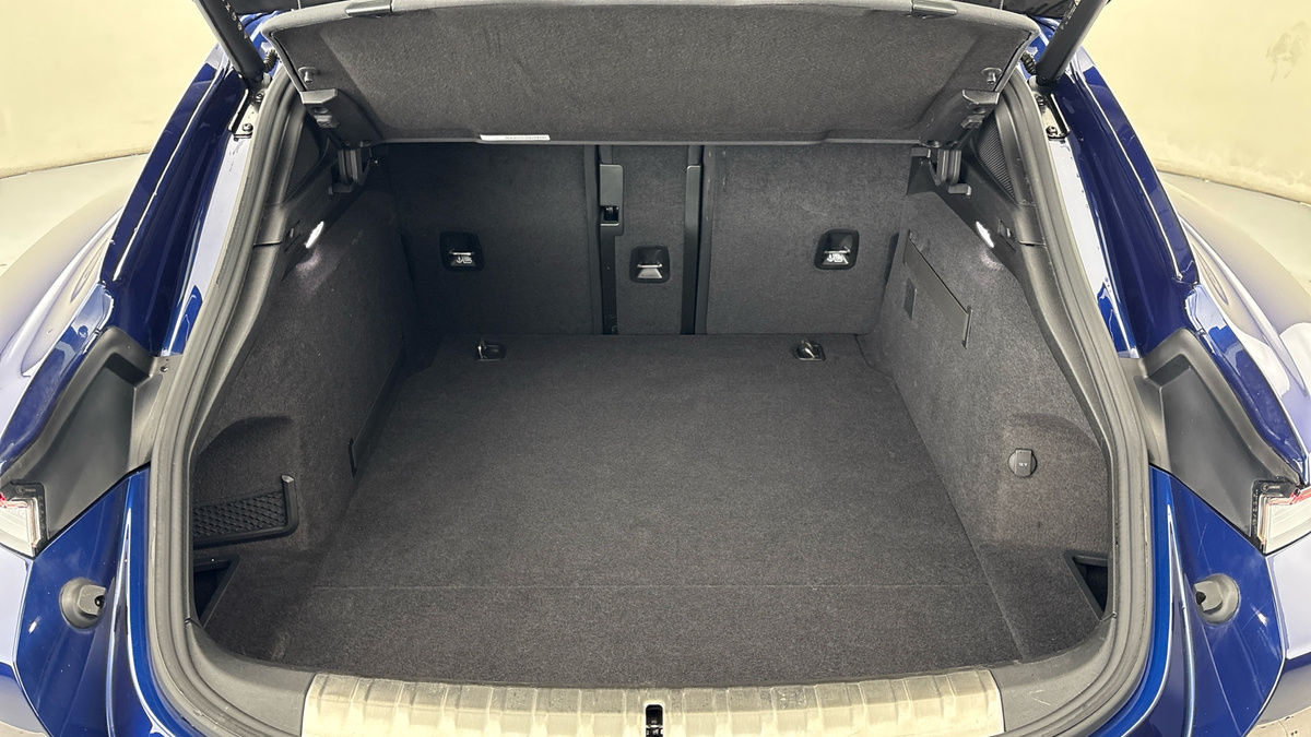 Porsche Taycan Image 12