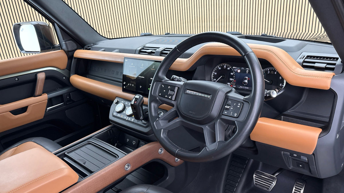 Land Rover Defender 110 Image 5