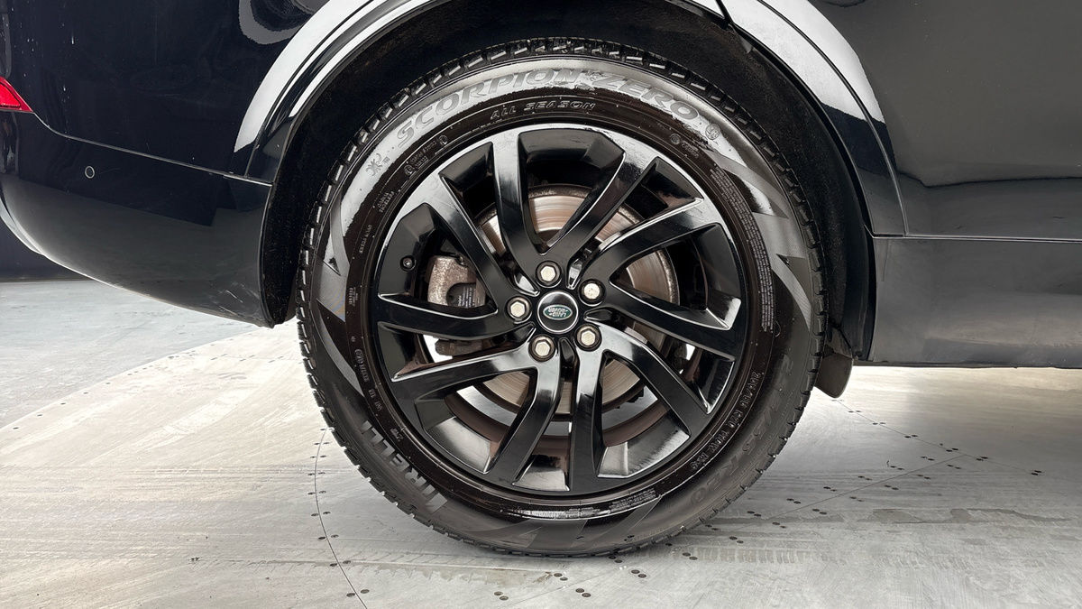 Land Rover Discovery Image 10