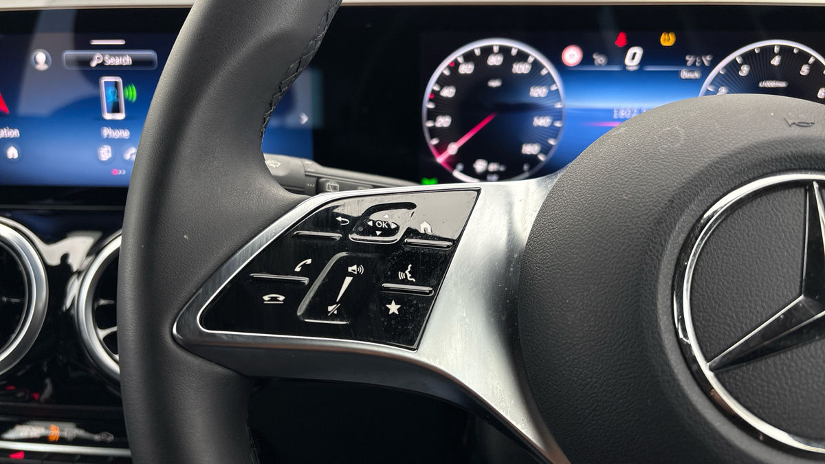 Mercedes-Benz GLA Image 13