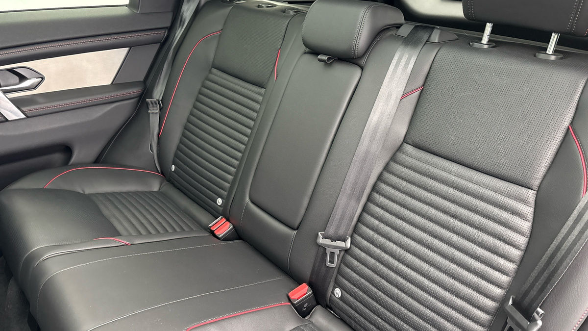 Land Rover Discovery Sport Image 8