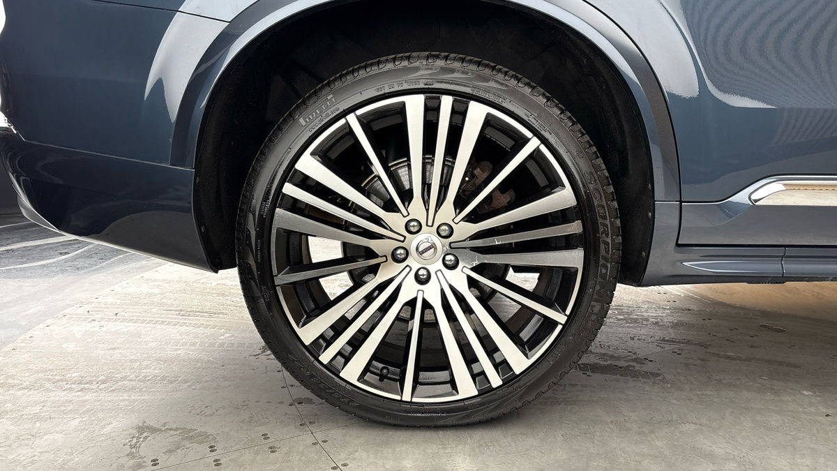 Volvo XC90 Image 10
