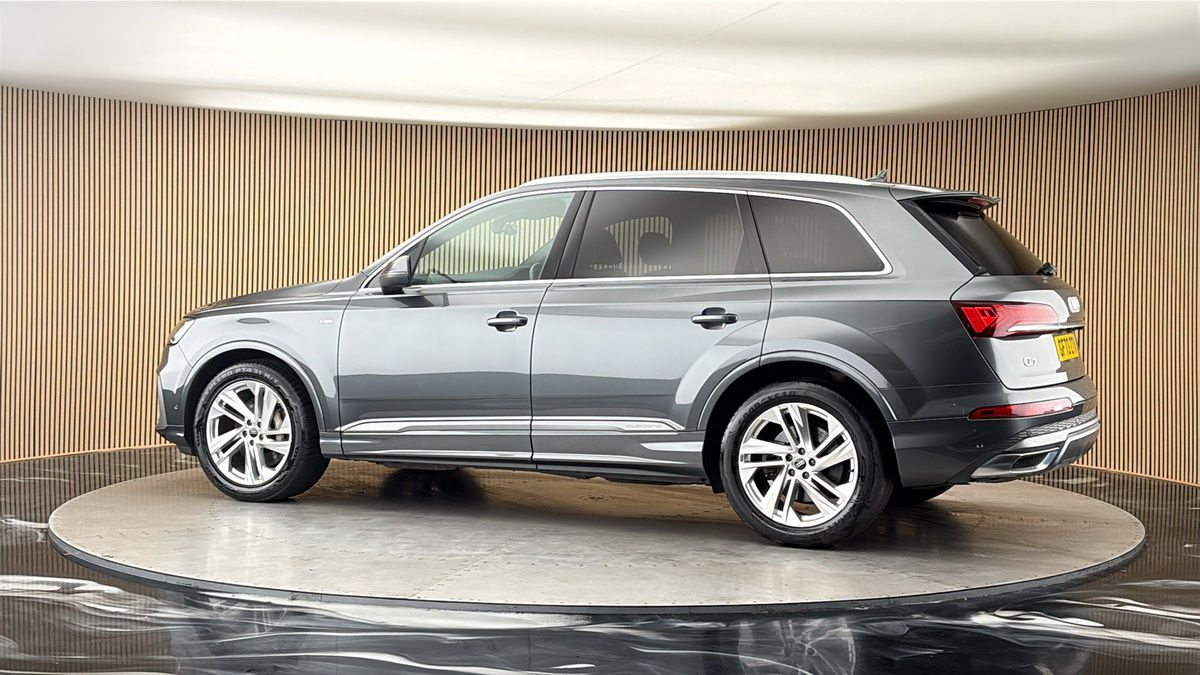 More views of Audi Q7