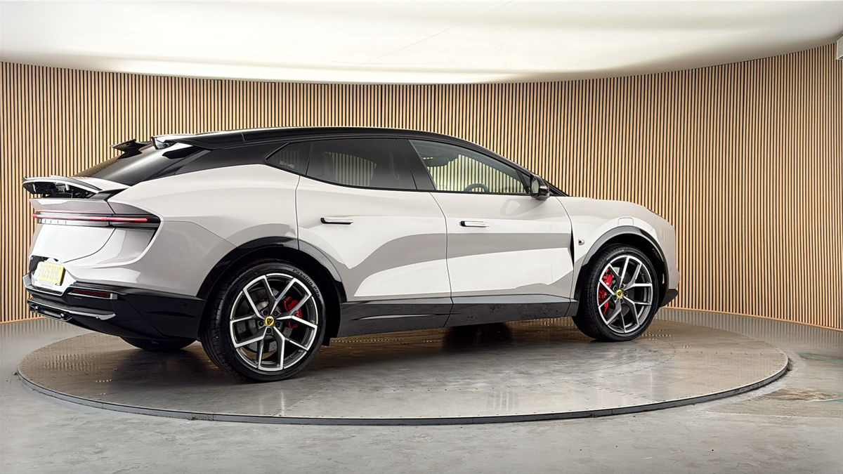 More views of Lotus Eletre