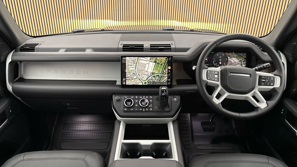 Land Rover Defender 110 Image 12