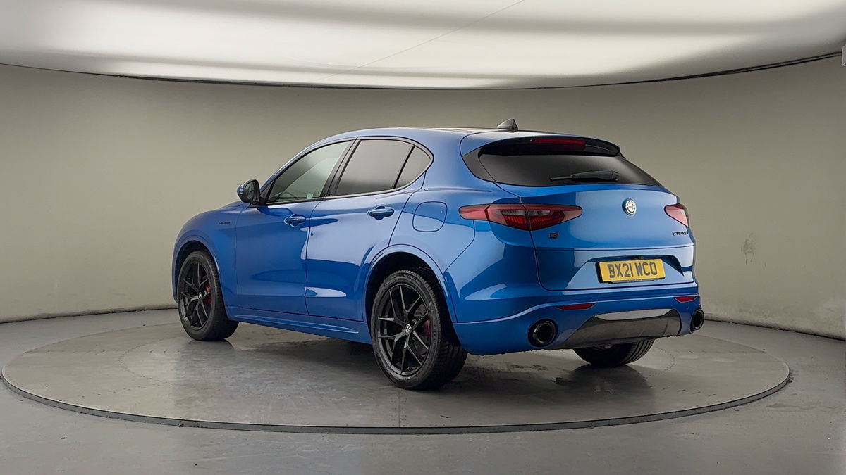 Alfa Romeo Stelvio Image 2